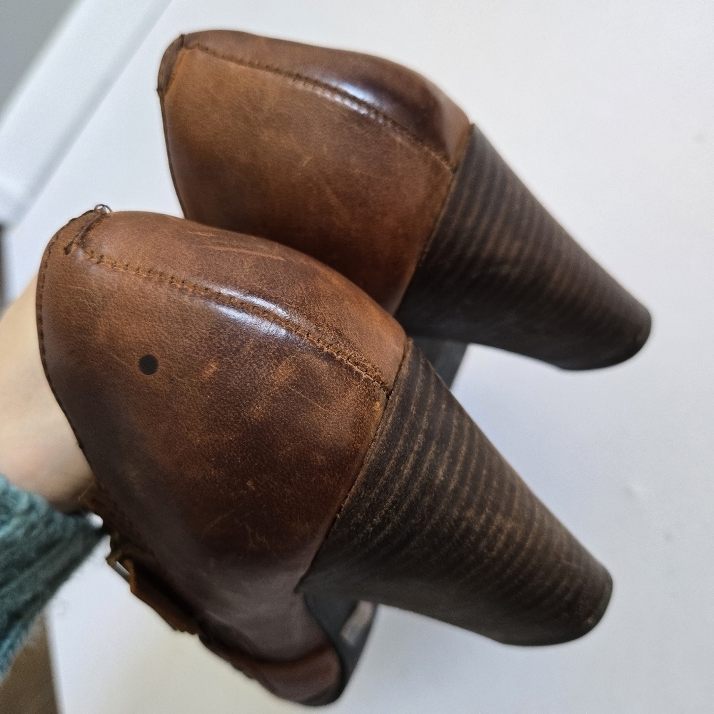Clarks Indigo Brown Leather Side Zip heeled Booties sz 8 - Picture 3 of 8